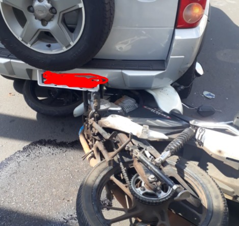 Foto 2 de 2 — Acidente próximo ao Terminal de Integração deixa motociclista ferido